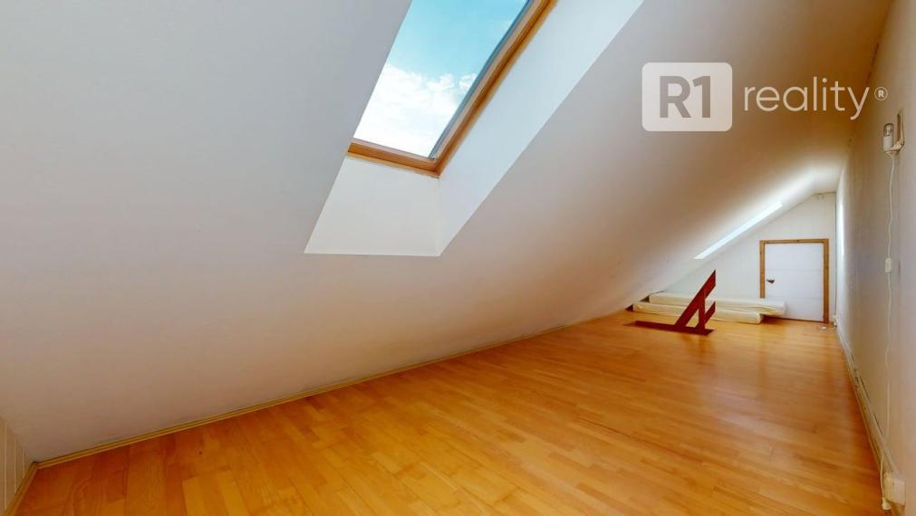 Jedinečný 4 izbový byt STROMOVÁ /167 m2/ Piešťany