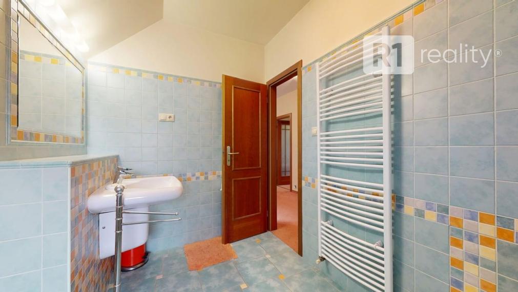 Pekný 6 izbový rodinný dom / Ratnovce pri Piešťanoch