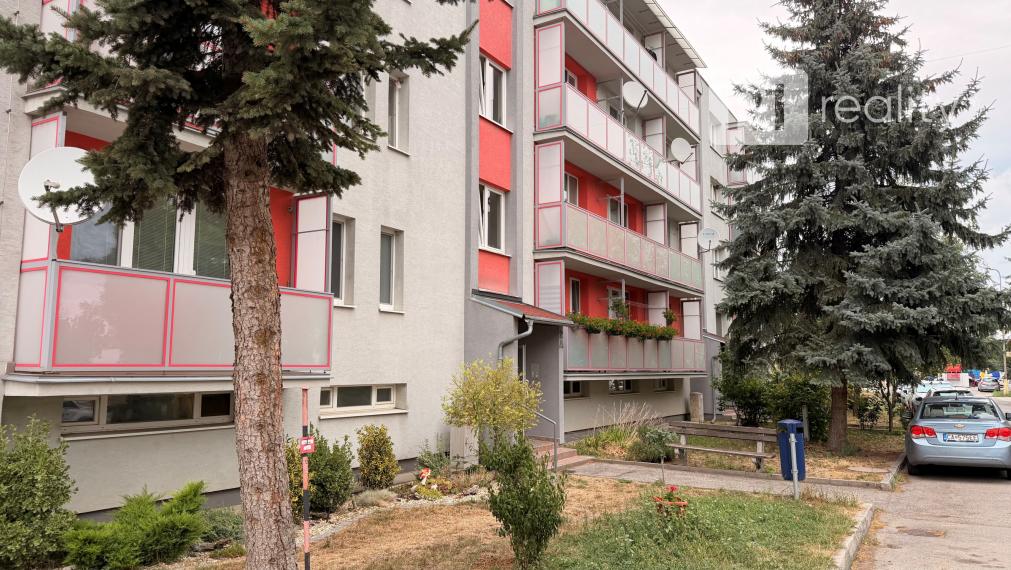 NA PREDAJ 3 izb. byt /balkón/ Vrbové