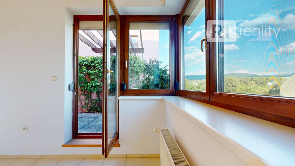 Lukratívny 4 izbový byt STROMOVÁ /167 m2/ Piešťany