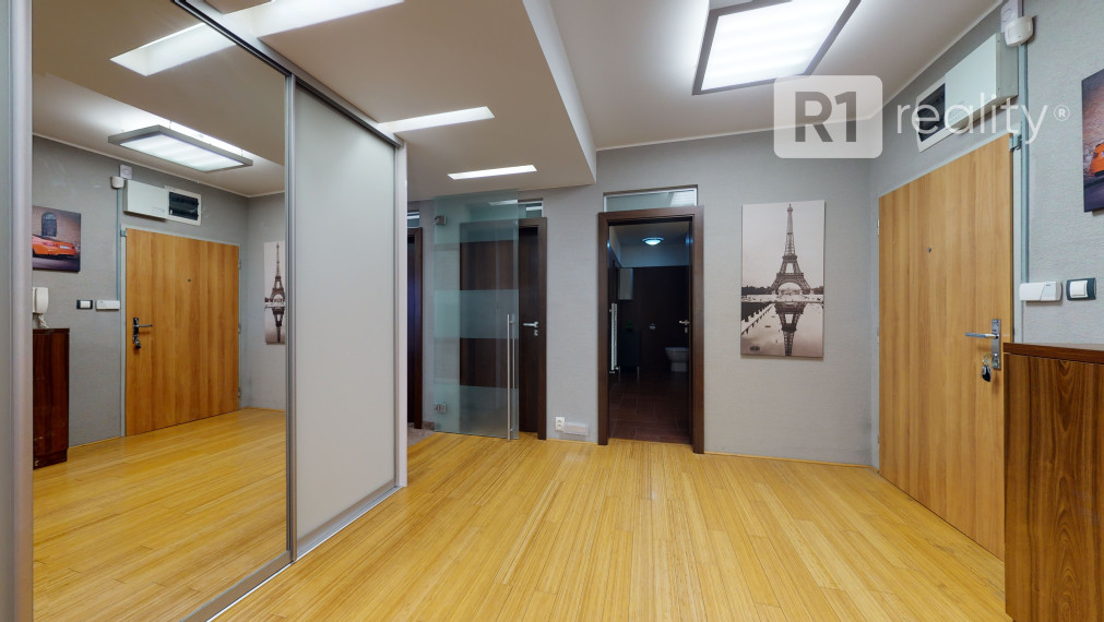 Lukratívny, zariadený 3 izb. byt "CENTRO LIVING" / Piešťany