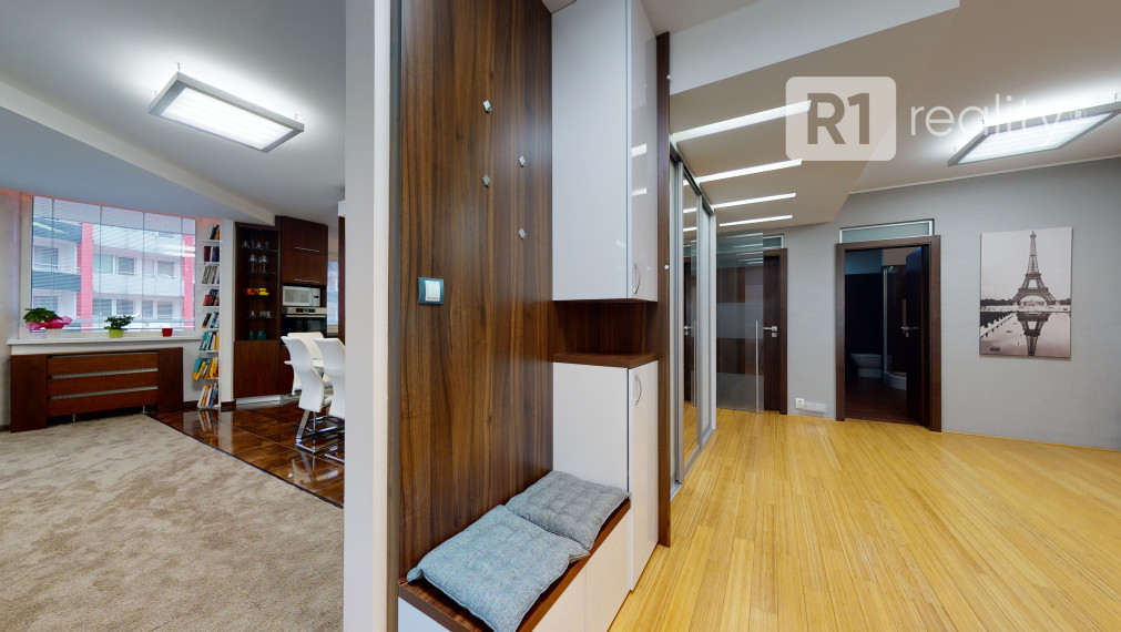 Lukratívny, zariadený 3 izb. byt "CENTRO LIVING" / Piešťany