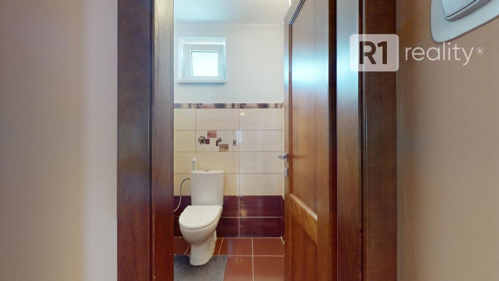 Zaujímavý 5 izb. rodinný dom vo výbornom technickom stave / HURBANOVA / Piešťany