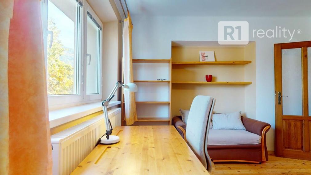 Zariadený 3 izb. byt "LEN SA NASŤAHOVAŤ" / Gorkého - Banská Bystrica