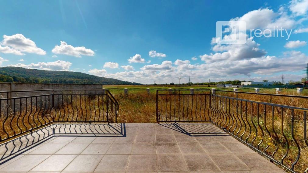 Lukratívny rodinný dom s veľkým pozemkom 1386 m2 / Sokolovce