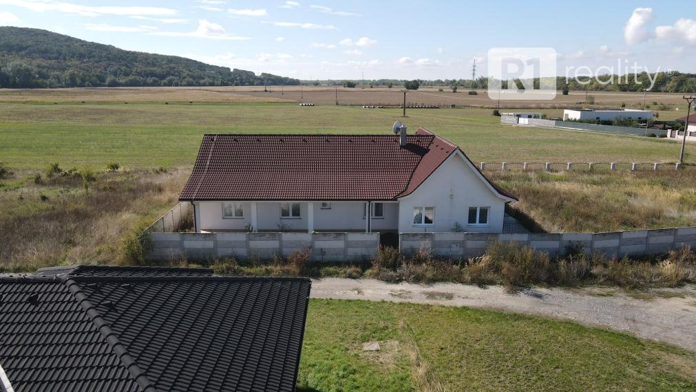 Lukratívny rodinný dom s veľkým pozemkom 1386 m2 / Sokolovce