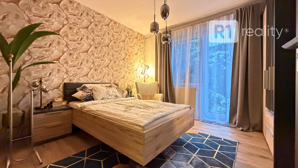 Lukratívny 4 izbový rodinný dom /garáž, krb, fotovoltaika.../ Lodenica Piešťany
