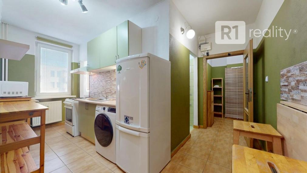 Zrekonštruovaný, zariadený 1 izb. byt " 8 Mája " / JUH Piešťany