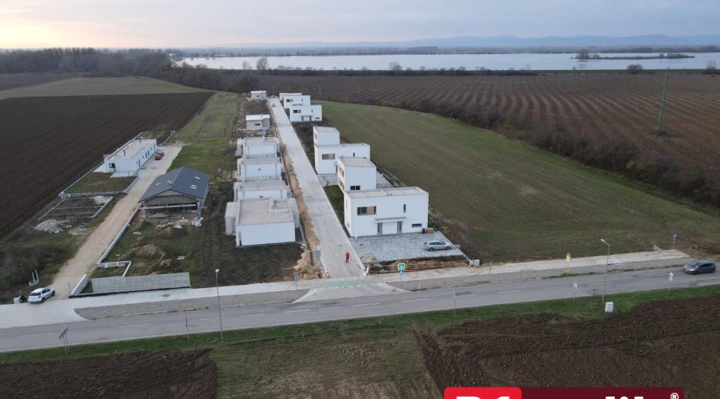 INVESTIČNÝ POZEMOK S VEĽKÝM POTENCIÁLOM / 6343 m2 / Nové Sokolovce