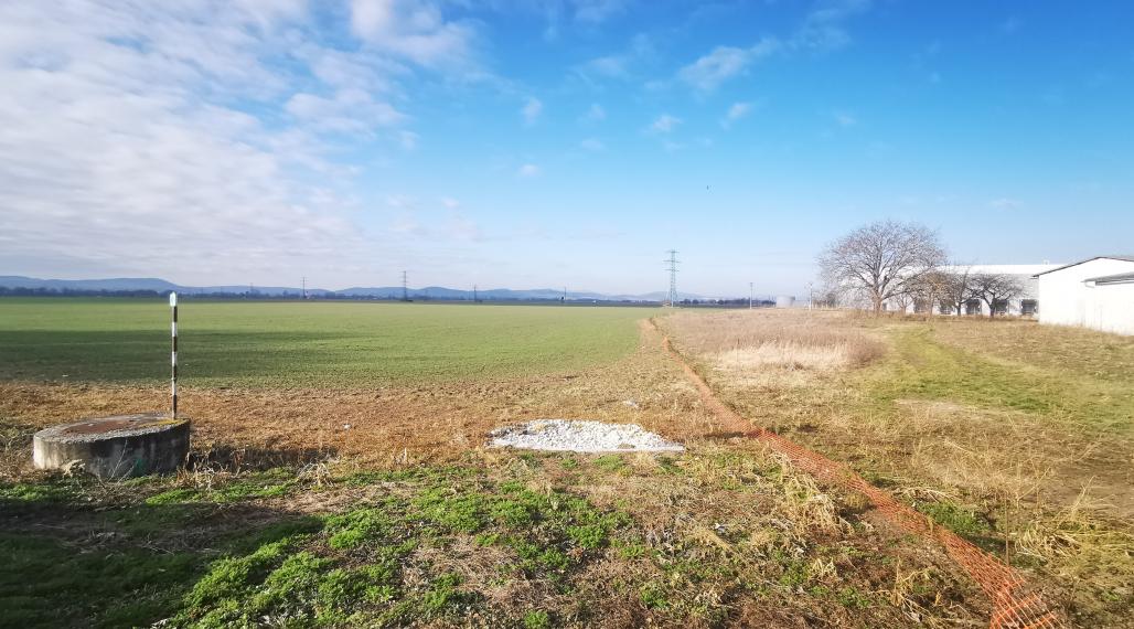 Pozemok pre výstavbu areálu výroby-skladovania / Piešťany