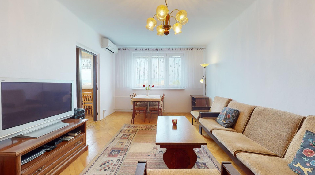 3 izbový byt 70 m2 po čiastočnej rekonštrukcii, výťah, 3x balkón, Piešťany-Prednádražie