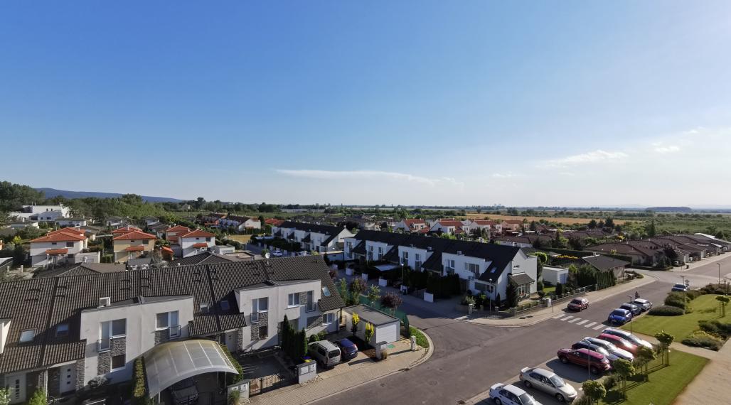 PONUKA LUXUSNÝCH NEHNUTEĽNOSTÍ NA LODENICI PIEŠŤANY 102025