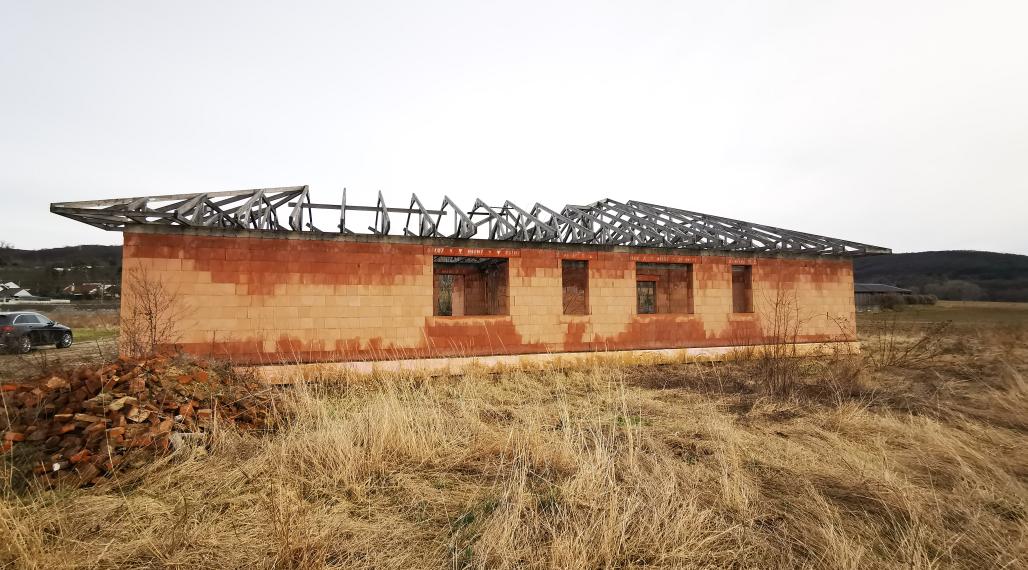 Stavebným pozemkom 670 m2 / rozostavaný RD, už zakreslený na LV / Sokolovce