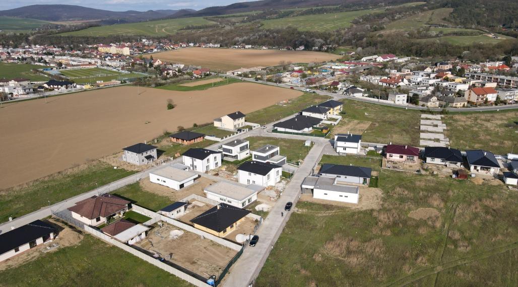 Lukratívny stavebný SPA pozemok (784 m2) / Banka pri Piešťanoch