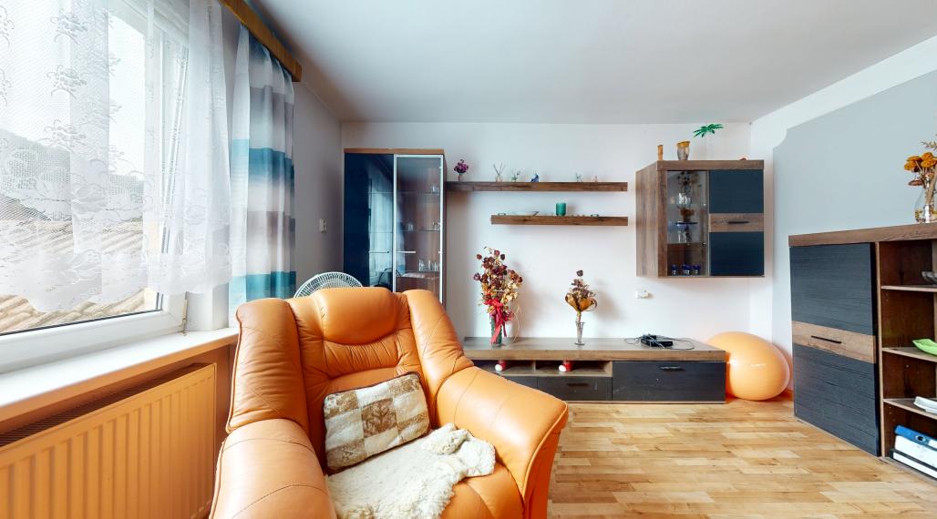 Rodinný dom s veľkým pozemkom 1779 m2 / Vaďovce pri Starej Turej