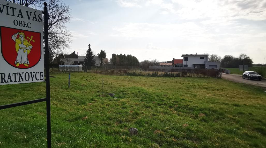 Zaujímavá investícia pri Piešťanoch "POZEMOK" / 903 m2 / Banka