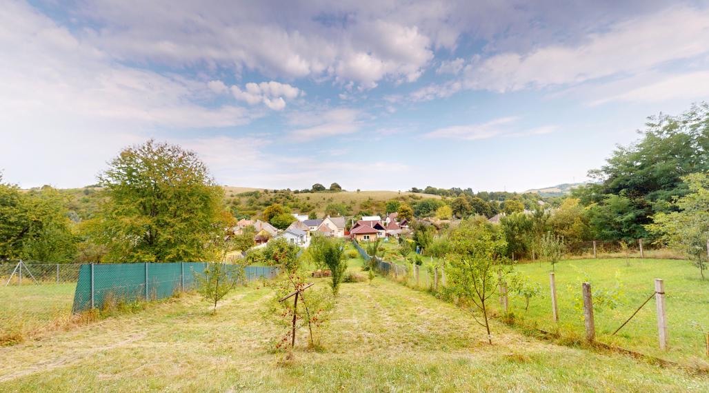 Rodinné bývanie na úžasnom pozemku 1779 m2 / Vaďovce pri Starej Turej