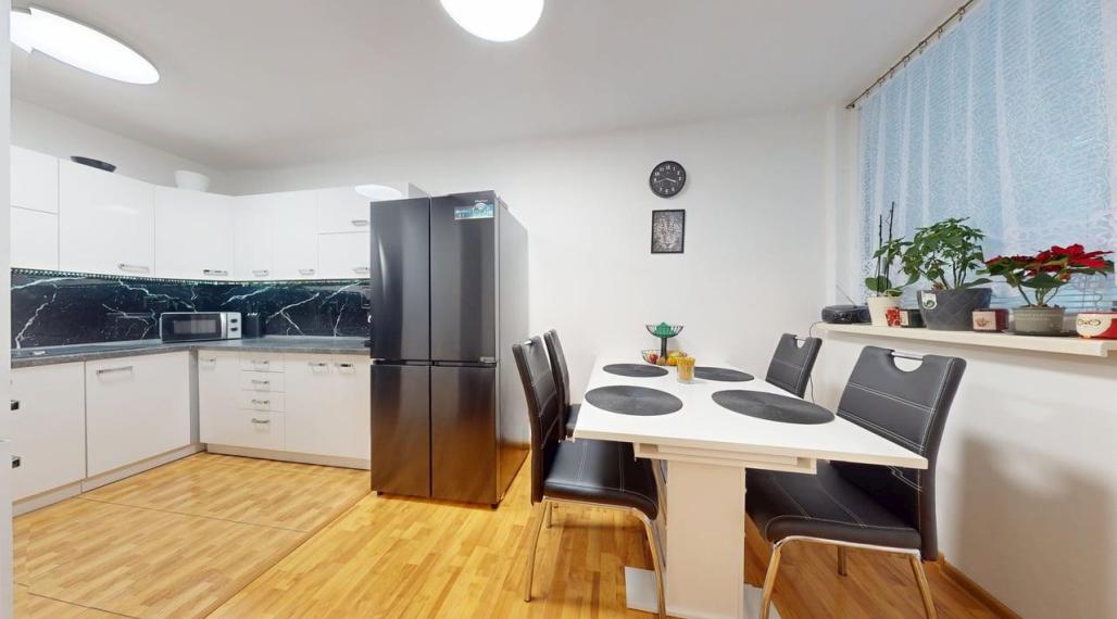 Slnečný 3-izbový byt s loggiou v pokojnej centrálnej lokalite / Stará Turá