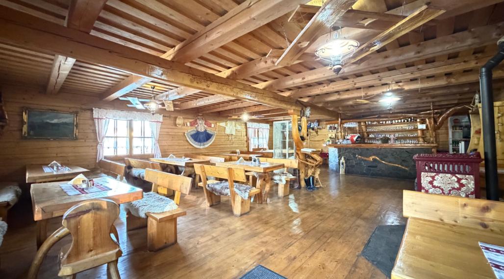 Kompletne vybavená reštaurácia KOLIBA 140 m2 + služobný byt 90 m2 na brehu jazera Sĺňava, okr.Piešťany