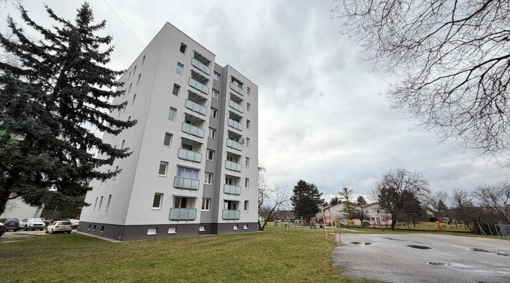 Zaujímavý 2 izb. byt /možnosť dokúpiť garáž/ Vrbové