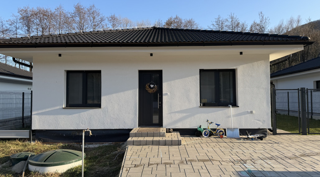 R1DOPORUČUJE / NOVOSTAVBU 4 izbový rodinný dom | Prašník pri Piešťanoch