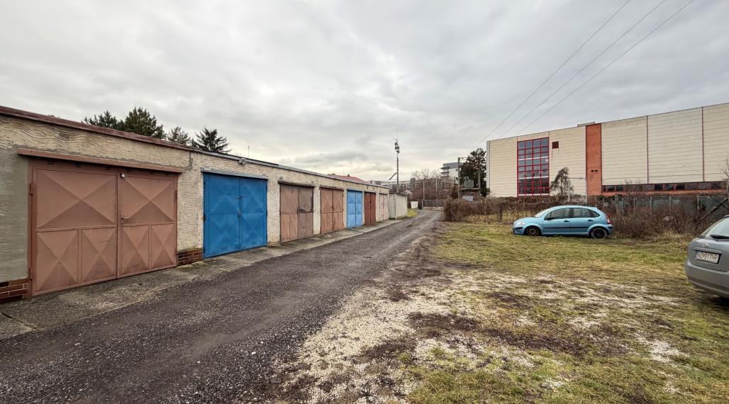 NA PREDAJ GARÁŽ / Vrbové