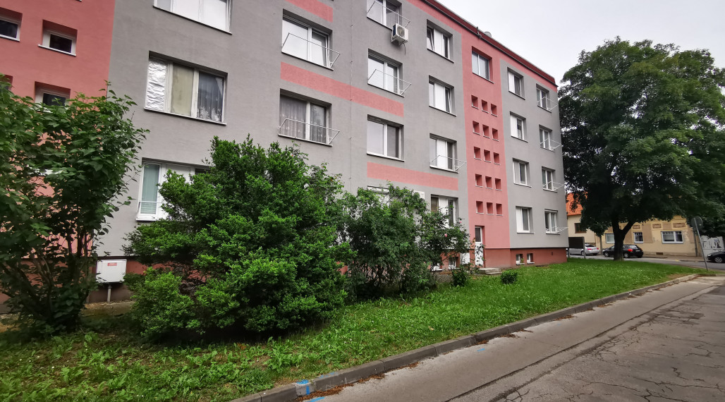 NA PRENÁJOM príjemný 2 izb. byt /výťah, balkón/ Piešťany