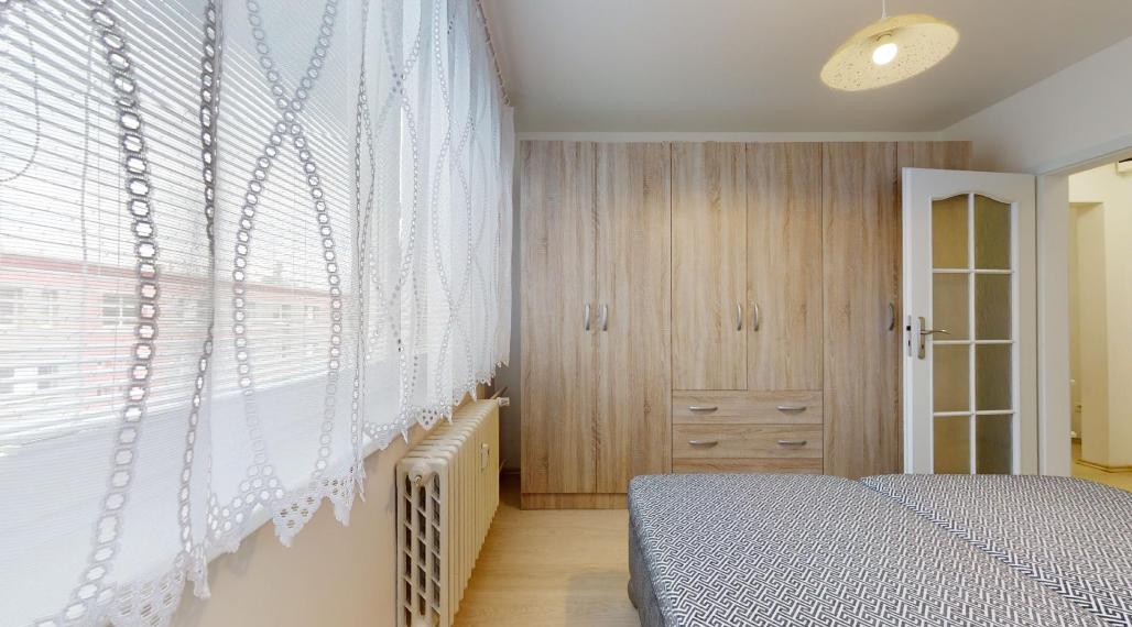 Príjemný 2 izb. byt  /pivnica, výťah, balkón / Piešťany