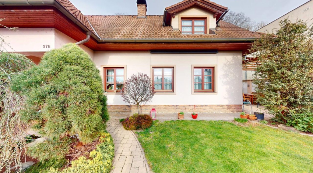 Pekný 6 izbový rodinný dom / Ratnovce pri Piešťanoch