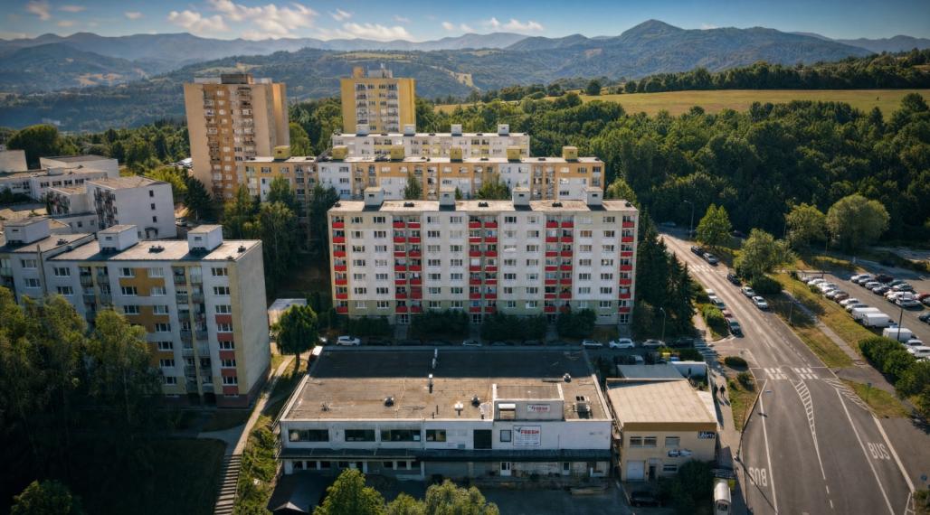 REZERVOVANÉ  Zariadený 3 izb. byt "LEN SA NASŤAHOVAŤ" / Sásová - Banská Bystrica