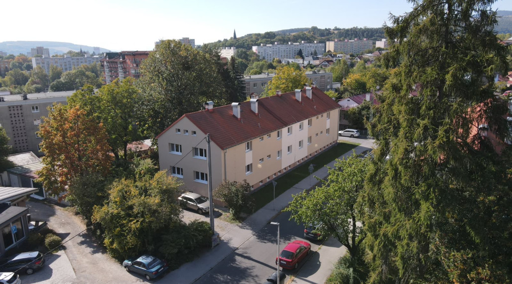 Kompletne zariadený 3 izb. byt s vlastným kúrením v zelenom centre mesta Banská Bystrica