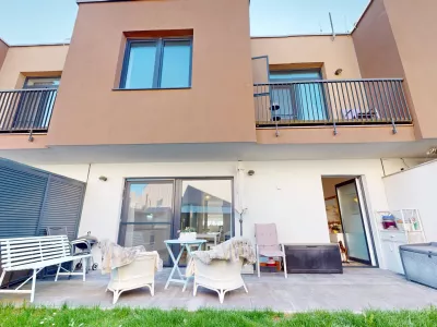 Pekný, zariadený 5 izb. rodinný dom v luxusnej radovej zástavbe / Piešťany