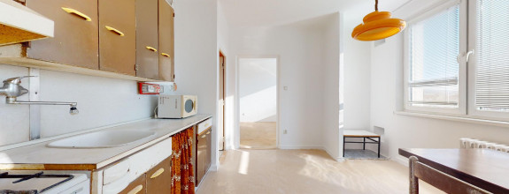 Veľký 3 izb. byt PRIOR /78 m2, výťah, balkón/ Piešťany