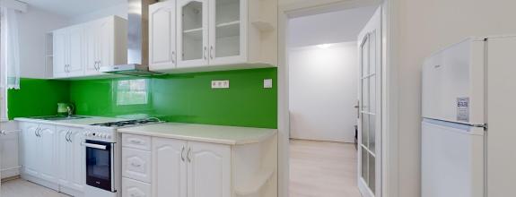 Príjemný 2 izb. byt  /pivnica, výťah, balkón / Piešťany