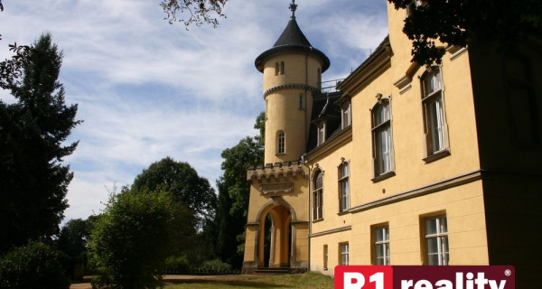 PREDANÉ Historický objekt - zámok /hotel-wellness-restaurant-health ambulance/