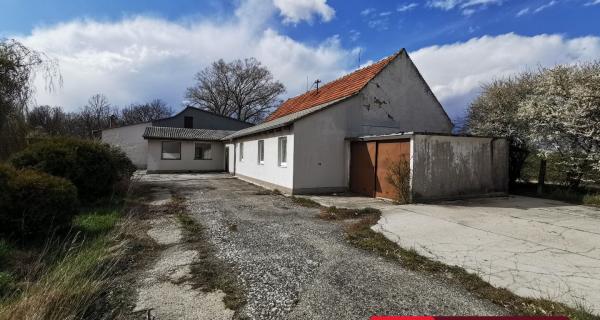 Areál pre výrobu, skladovanie.. /pozemok 2524 m2 m2, všetky IS/ Moravany nad Váhom