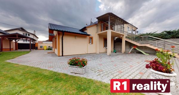 Rodinný 6 izbový dom / Banka pri Piešťanoch