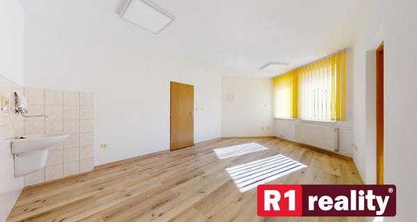Kancelársky priestor na prenájom, dve miestnosti, 44 m2, Piešťany-centrum