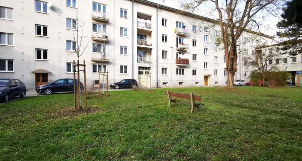 Ponúkame 3 izbový byt /námestie SNP, 90 m2, 2 x loggia/ Piešťany