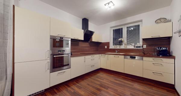 Lodenica Piešťany 5 izb. bungalov /pozemok 625 m2, sauna, garáž, krb/ Lodenica Piešťany
