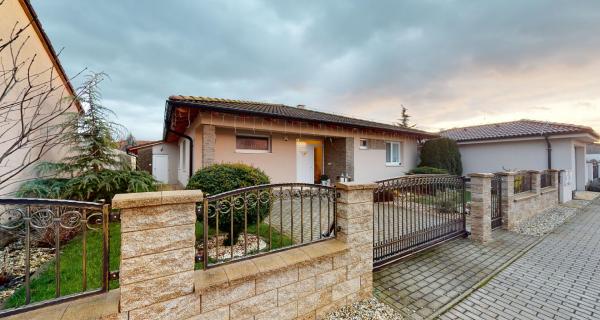 Nadštandardný 5 izbový rodinný dom typu bungalov vo vilovej štvrti Lodenica Piešťany