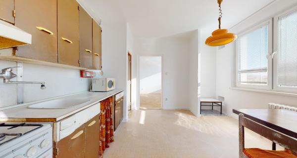 Veľký 3 izb. byt PRIOR /78 m2, výťah, balkón/ Piešťany