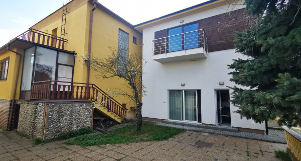 Rodinný dom s pekným pozemkom 800 m2 / Moravany nad Váhom