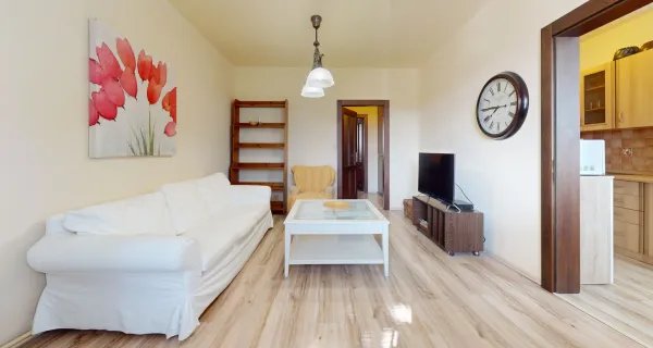 Vkusný, priestranný 2 izbový byt, 70 m2, kompletne zariadený, Piešťany-JUH