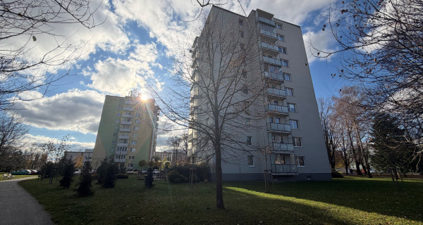 REZERVOVANÉ Priestranný 3 izbový byt, 75 m2, výťah, balkón, Piešťany pri OD PRIOR