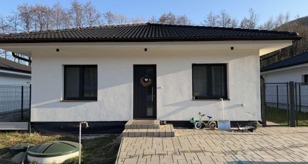 R1DOPORUČUJE / NOVOSTAVBU 4 izbový rodinný dom | Prašník pri Piešťanoch