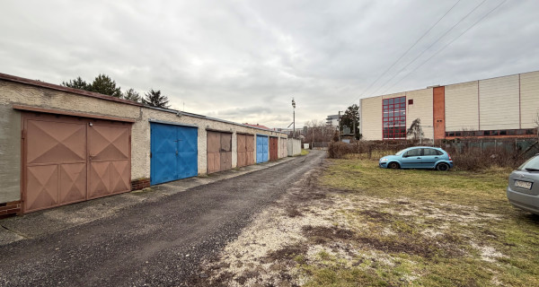 NA PREDAJ GARÁŽ / Vrbové