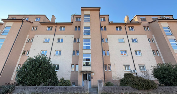 Pekný 2 izb. byt /centrum, výťah, balkón / Piešťany