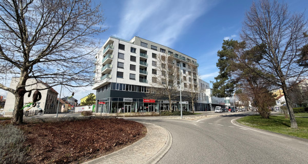 PRIPRAVUJEME / 2 izb. byt AUPARK / zariadený, pivnica, centrum /Piešťany