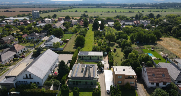 NA PREDAJ nehnuteľnosť 4 x bytové jednotky+parking+pozemok / Dubovany